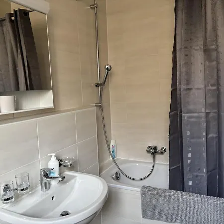 Apartment Little Studio-city Centre & Train Station