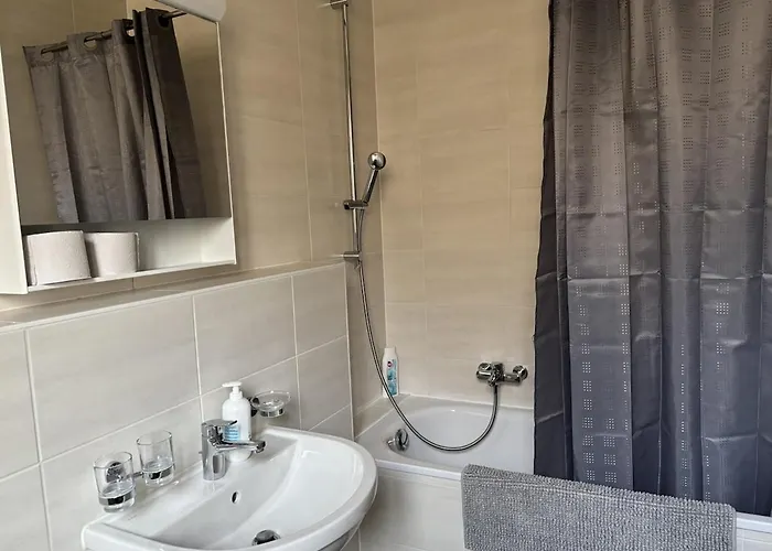 Apartment Little Studio-city Centre & Train Station