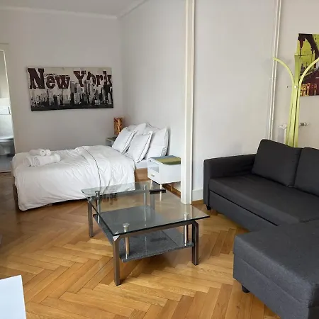Little Studio-city Centre & Train Station Appartement